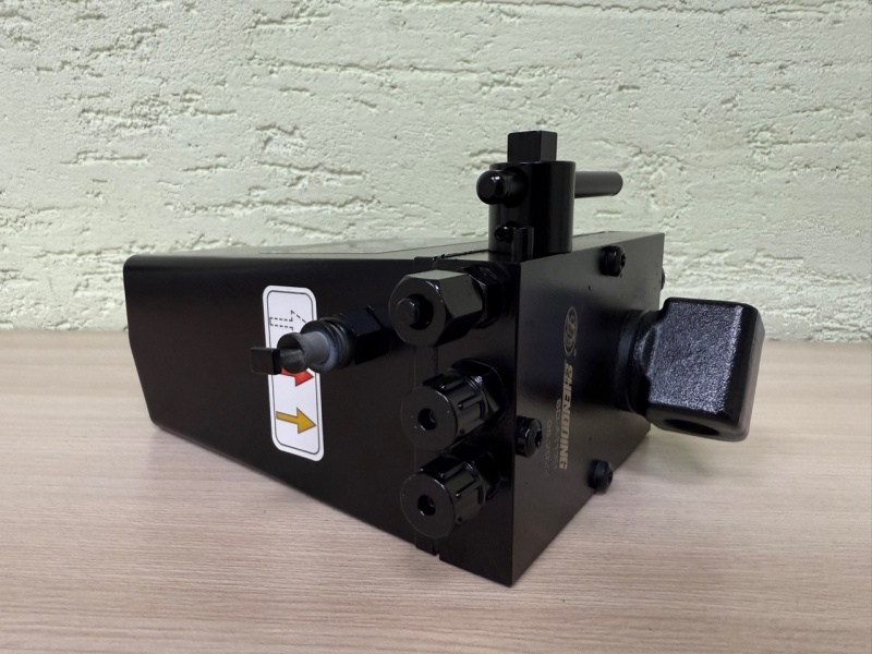 Насос механизма опрокидывания кабины на КамАЗ 5490, 6580 SD-A113D (ан. DHP2-123201) / Shengjiuding SD-A113 